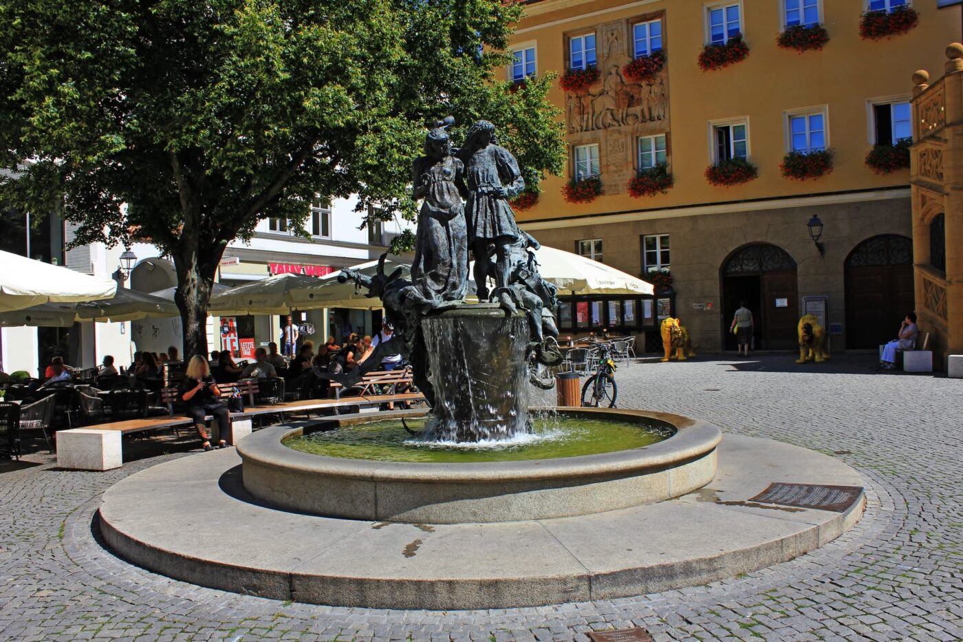 hochzeitsbrunnen-am-amberger-marktplatz