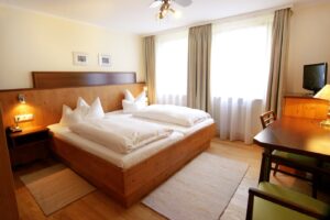 doppelzimmer-komfort-ungestaltet-1