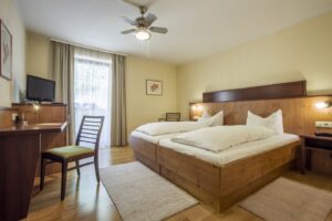 doppelzimmer-standard-ungestaltet