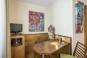 ruth-welnhofer-flug-in-den-himmel-ueber-amberg-zimmer-22-2