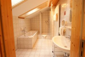 suite-badezimmer-hotel-brunner-amberg